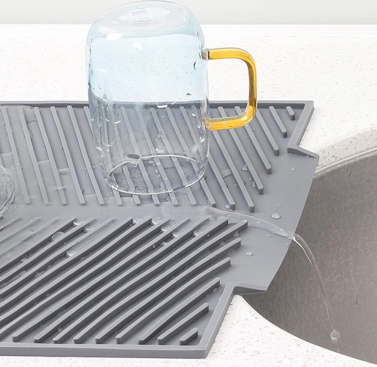 Navaris Siliconen Droogmat Met Afvoer - Aanrecht Droogmat Voor Afwas, Borden, Bestek, Glazen - Grijs 4 Navaris Siliconen Droogmat Met Afvoer - Aanrecht Droogmat Voor Afwas, Borden, Bestek, Glazen - Grijs - Afbeelding 4