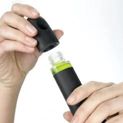 OXO Good Grips Afwasborstel Met Zeepdispenser -Levensproducten 1200x1200 756