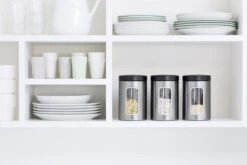 Brabantia Voorraadbus - 1,4 L - Matt Steel Fingerprint Proof / Matt Black Deksel - Met Venster 15 Brabantia Voorraadbus - 1,4 L - Matt Steel Fingerprint Proof / Matt Black Deksel - Met Venster -Levensproducten 1200x800 31