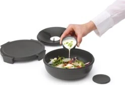 Brabantia Make & Take Salade Lunchbox - 1,3 L - Kunststof - Dark Grey 22 Brabantia Make & Take Salade Lunchbox - 1,3 L - Kunststof - Dark Grey -Levensproducten 1200x815 2