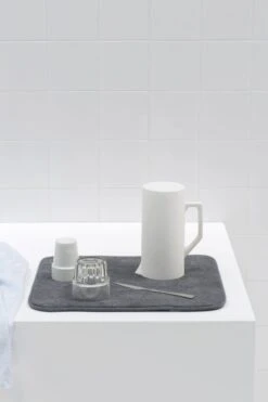 Brabantia SinkSide Afdruipmat Microvezel - 47 X 40 Cm - Dark Grey -Levensproducten 799x1200 1